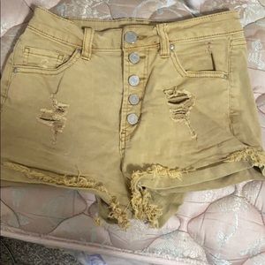 high waisted distressed shorts 💛✨